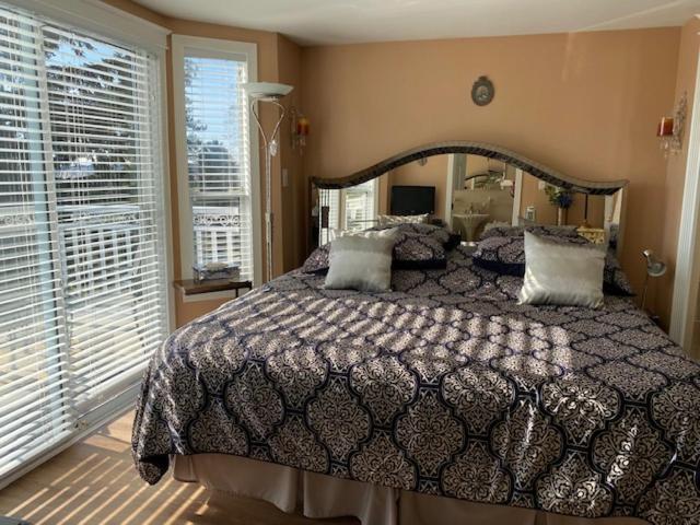 Ocean Breeze Executive Bed And Breakfast North Vancouver Bagian luar foto