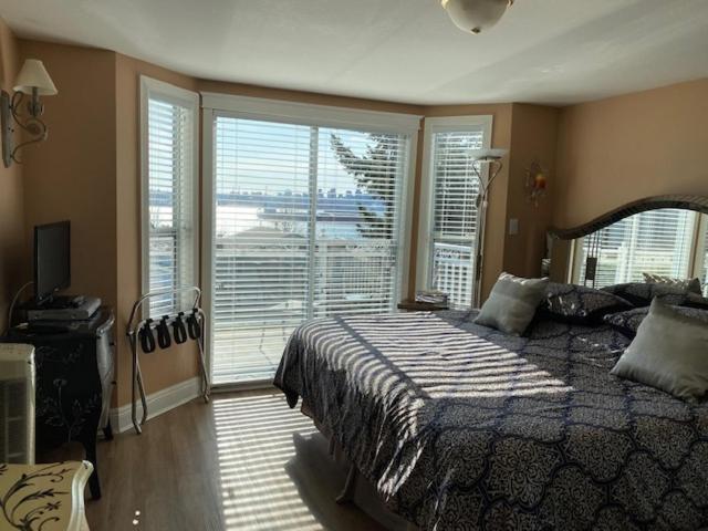 Ocean Breeze Executive Bed And Breakfast North Vancouver Bagian luar foto