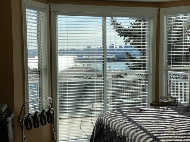 Ocean Breeze Executive Bed And Breakfast North Vancouver Bagian luar foto