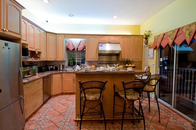 Ocean Breeze Executive Bed And Breakfast North Vancouver Bagian luar foto