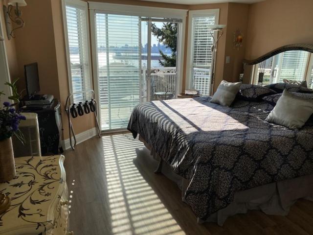 Ocean Breeze Executive Bed And Breakfast North Vancouver Bagian luar foto